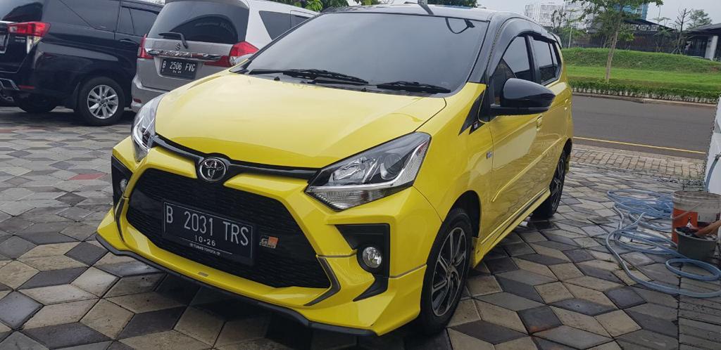 Toyota Agya gr sport matic Tahun 2021 Warna Kuning Metalik kondisi Mulus Terawat Sangat istimewa Tangan pertama 4